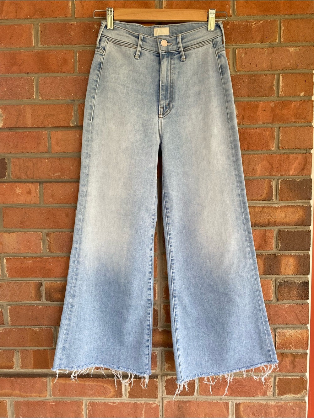 MOTHER Swooner Roller Crop Jeans with Frayed Hem in Rome